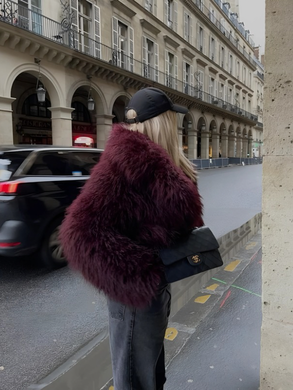 Victoria Burgunderrote Kunstpelzjacke
